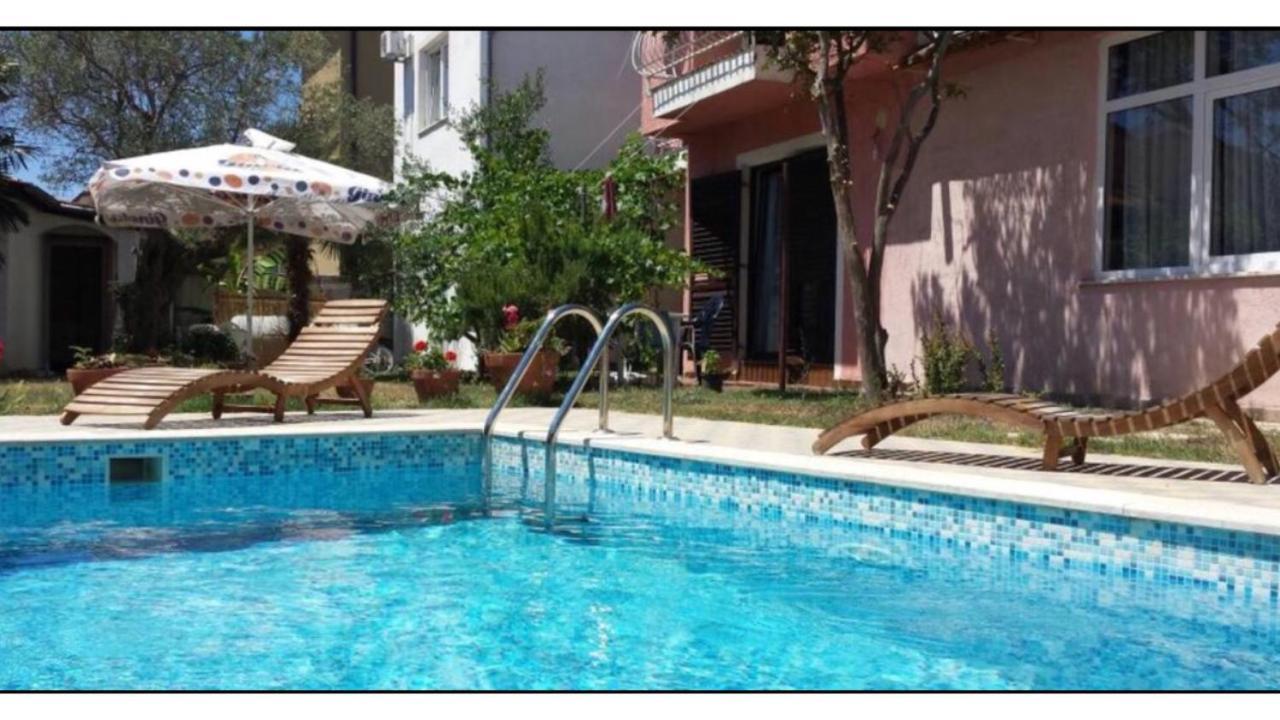 Olive Tree Apartments Rovigno Esterno foto
